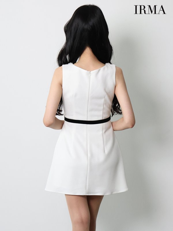 ホワイト モデル：まおちゃる　身長：158cm　着用サイズ：Sサイズ