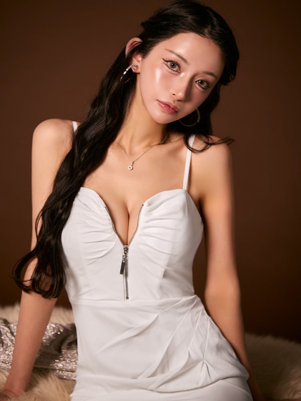 ホワイト　モデル：まおちゃる　身長：158cm　着用サイズ：Sサイズ