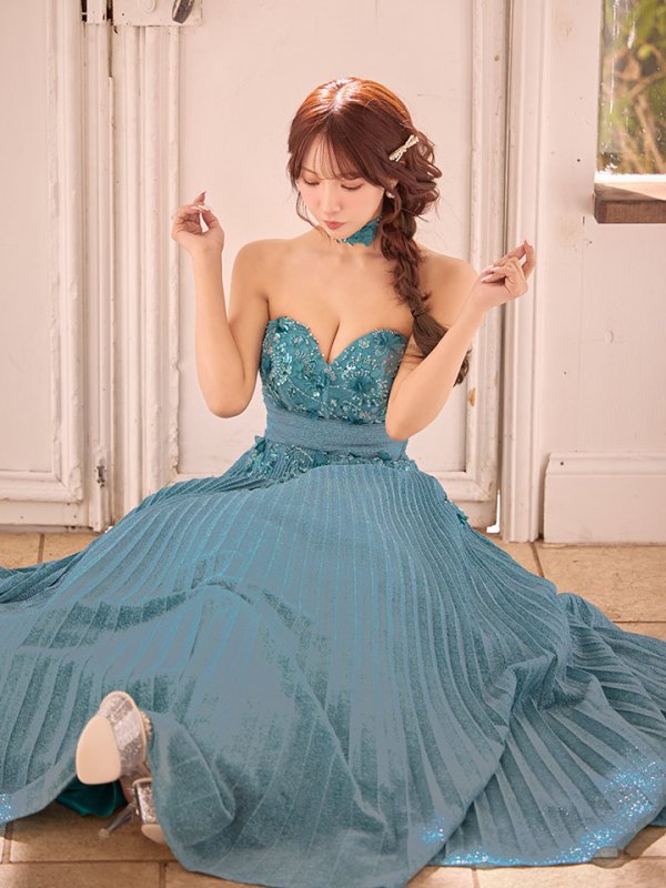 ティールグリーン モデル：三上悠亜　身長：159cm　着用サイズ：Sサイズ