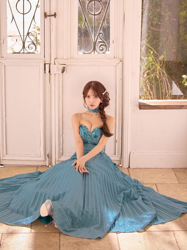 ティールグリーン モデル：三上悠亜　身長：159cm　着用サイズ：Sサイズ