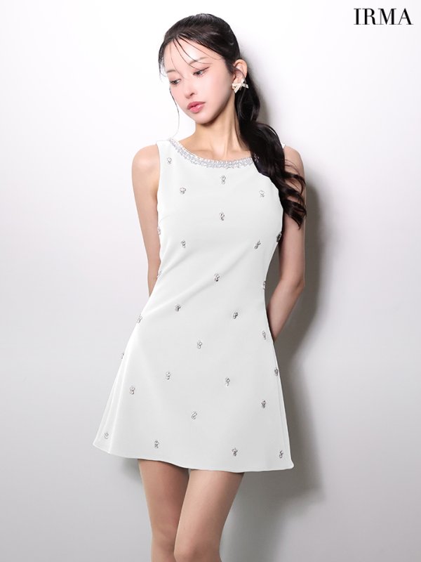 ホワイト モデル：まおちゃる　身長：158cm　着用サイズ：Sサイズ