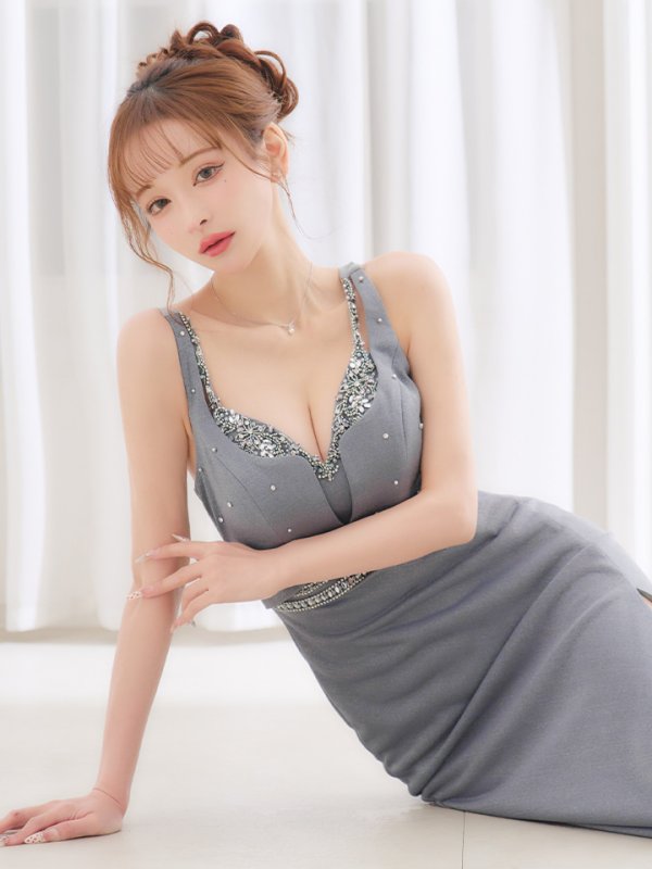 グレー モデル：真優川咲　身長：158cm　着用サイズ：Sサイズ