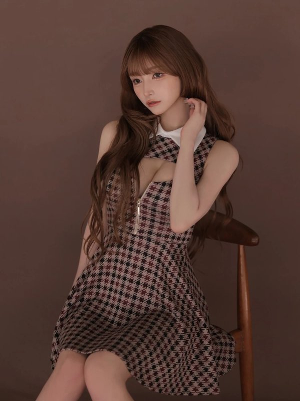 レッド　モデル：まみ　身長：161cm　着用サイズ：Sサイズ