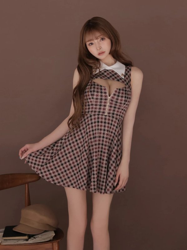 レッド　モデル：まみ　身長：161cm　着用サイズ：Sサイズ