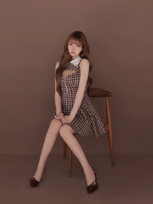 レッド　モデル：まみ　身長：161cm　着用サイズ：Sサイズ