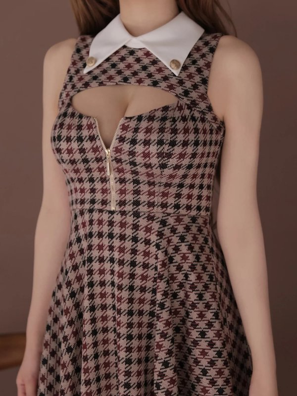 レッド　モデル：まみ　身長：161cm　着用サイズ：Sサイズ
