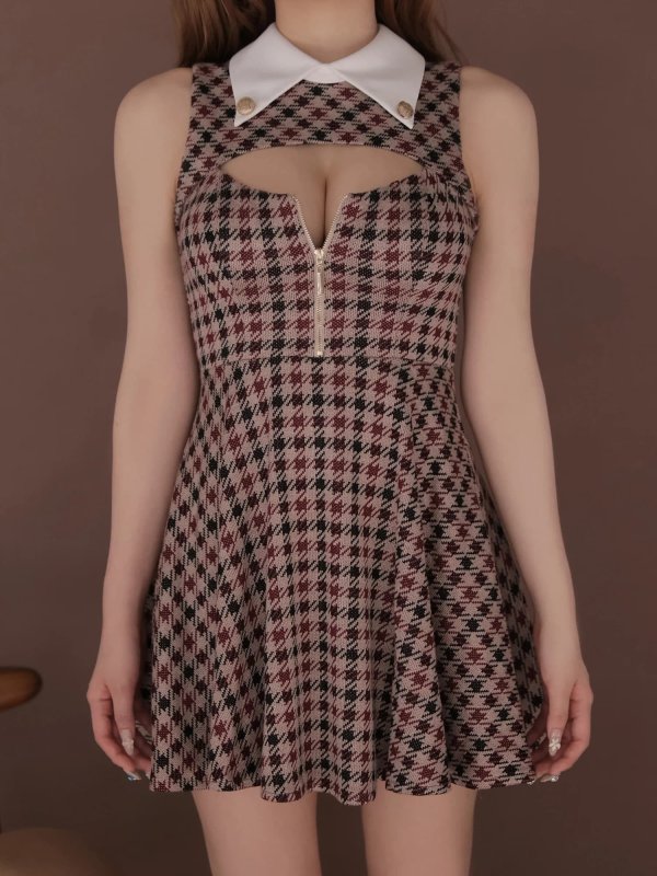 レッド　モデル：まみ　身長：161cm　着用サイズ：Sサイズ