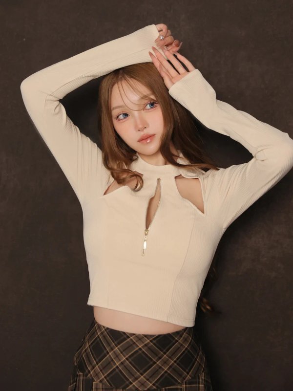 アイボリー　モデル：しおん　身長：158cm　着用サイズ：Sサイズ