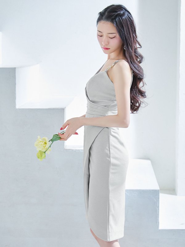 シルバー モデル:るな 身長:159cm:Sサイズ