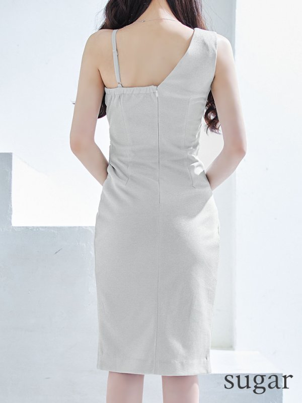 シルバー モデル:るな 身長:159cm:Sサイズ