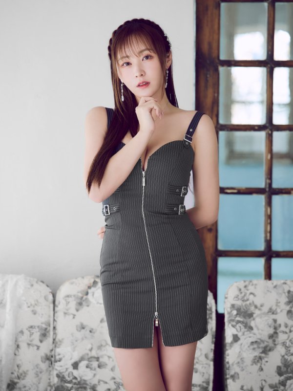 グレー モデル:橋本甜歌(てんちむ) 身長:163cm 着用サイズ:Sサイズ