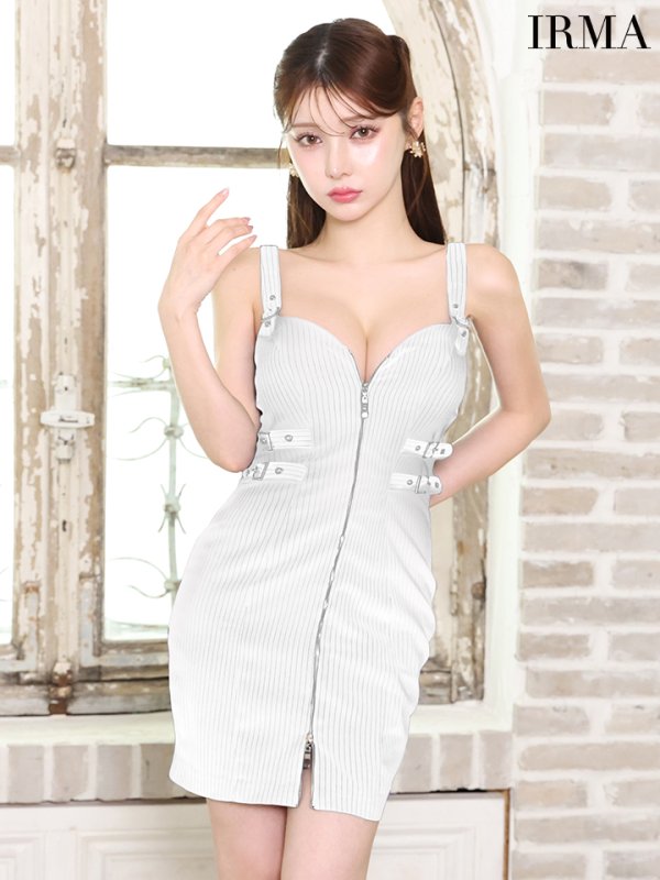 ホワイト モデル：ももか　身長：156cm　着用サイズ：XSサイズ