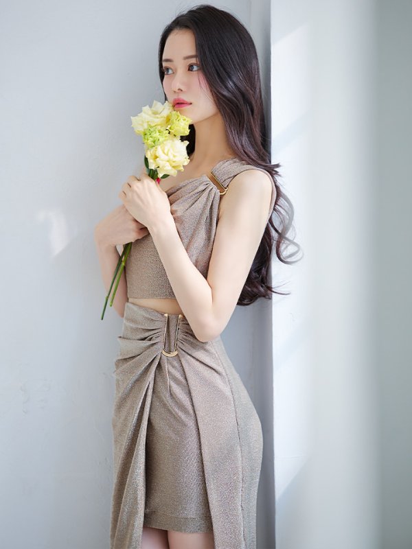 ブロンズ モデル:るな 身長:159cm 着用サイズ:Sサイズ