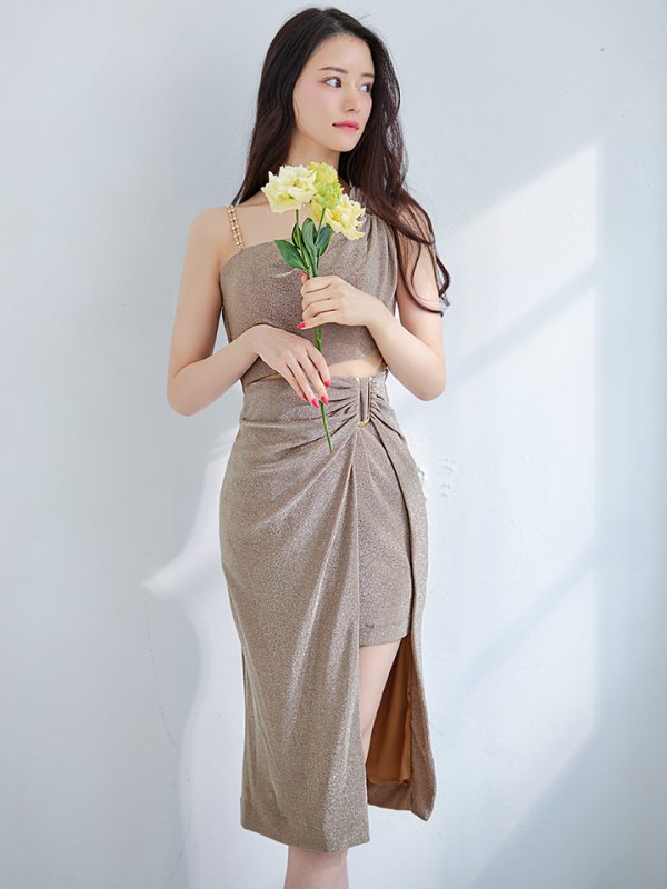 ブロンズ モデル:るな 身長:159cm 着用サイズ:Sサイズ