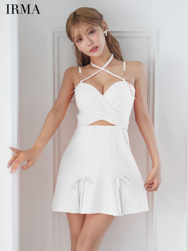 ホワイト モデル：如月れい　身長：156cm　着用サイズ：Sサイズ