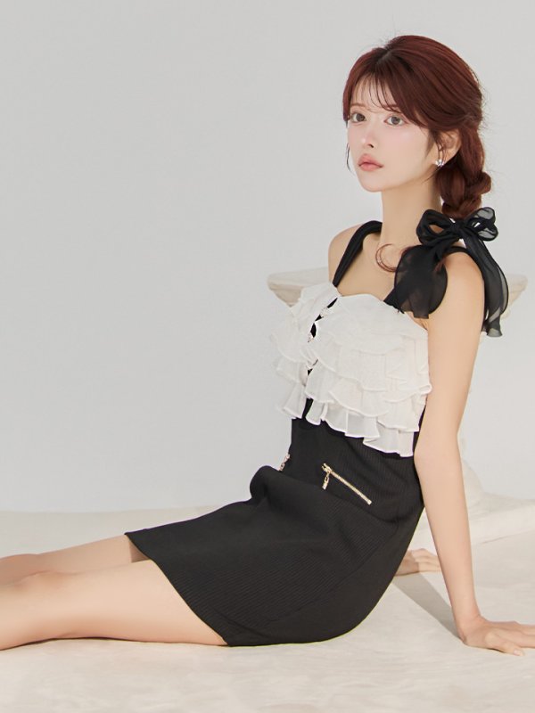 ホワイトxブラック モデル：まりん　身長：164cm　着用サイズ：Sサイズ