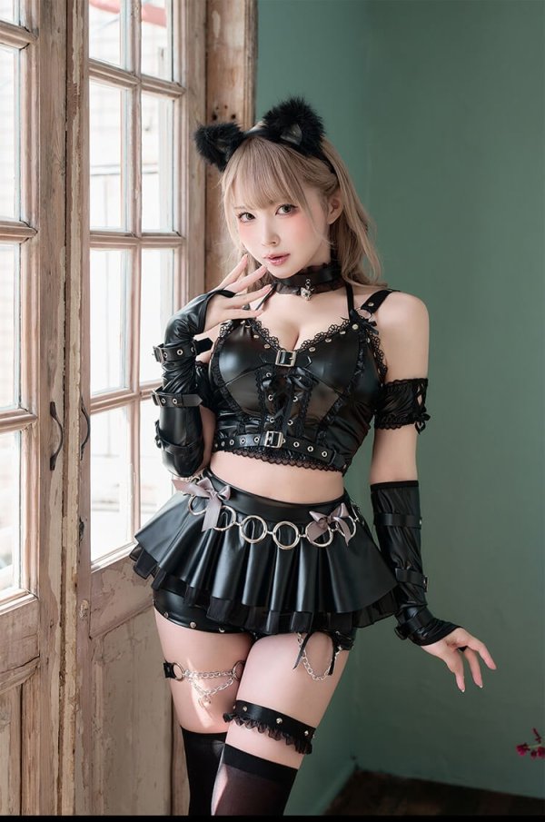 ブラック　モデル身長：161cm　着用サイズ：Fサイズ