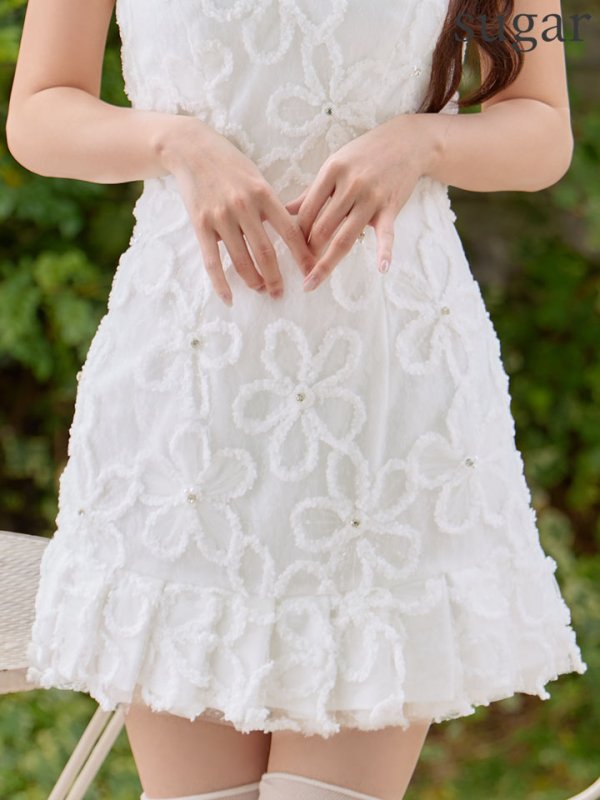 ホワイト　モデル：ももか　身長：156cm　着用サイズ：XSサイズ