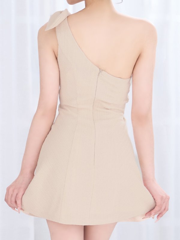 ベージュ　モデル：カルア　身長156cm　着用サイズ：Sサイズ