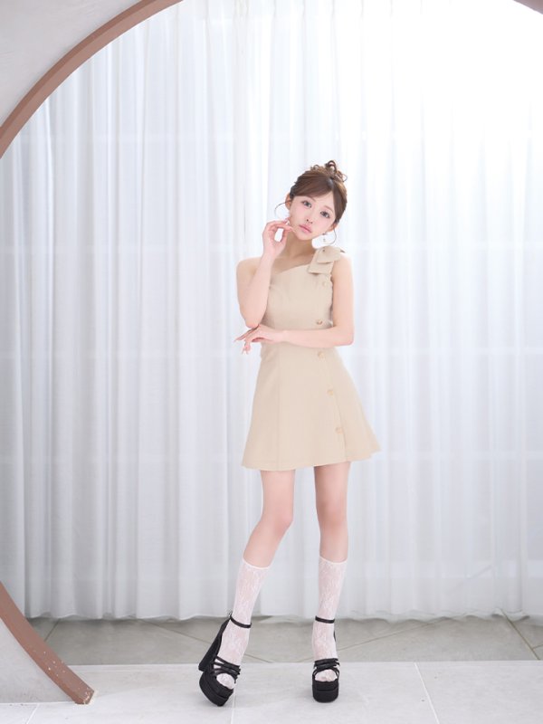 ベージュ　モデル：カルア　身長156cm　着用サイズ：Sサイズ