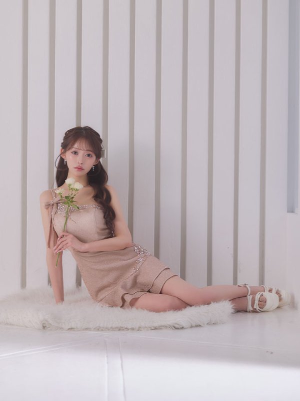 ピンクベージュ　モデル：かるあ　身長：156cm　着用サイズ：Sサイズ