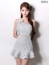 【予約商品/1月下旬発送予定】 XSサイズあり【IRMA/イルマ】ラメニット/ リボン/ ワンショルダー/ ビーズ刺繍/ ティアードフリル/ フレア/ ウエストカット/ ストレッチ/ ミニドレス/ キャバドレス[OF2A]