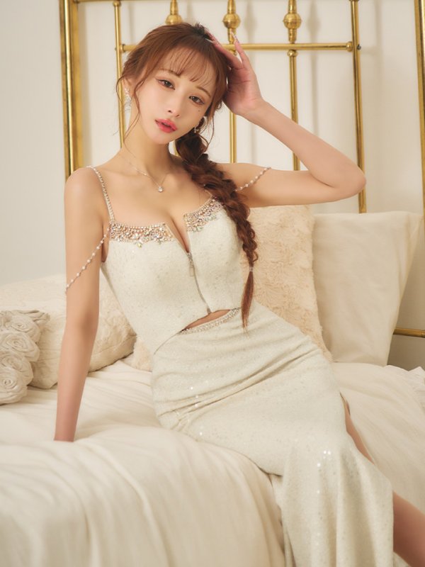 シャンパン　モデル：真優川咲　身長：158cm　着用サイズ：Mサイズ