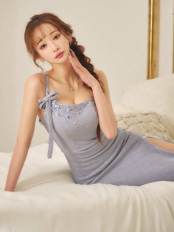 ブルーグレー　モデル：真優川咲　身長：158cm　着用サイズ：Mサイズ