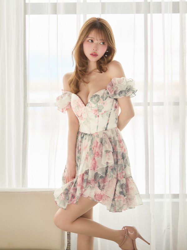 クリーム　モデル：ゆめ　身長：160cm　着用サイズ：Sサイズ