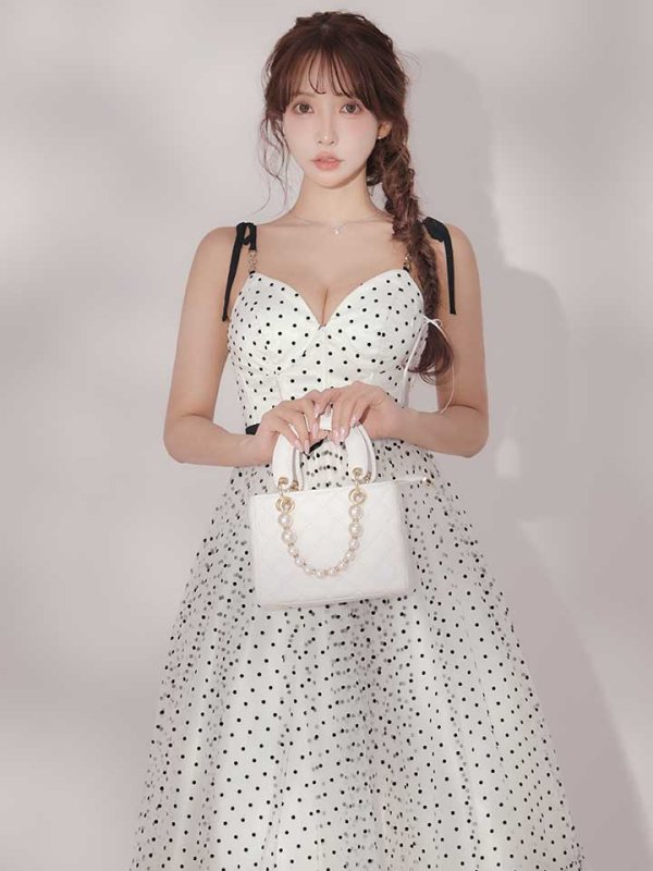 ホワイト　モデル：三上悠亜　身長：159cm　着用サイズ：Sサイズ