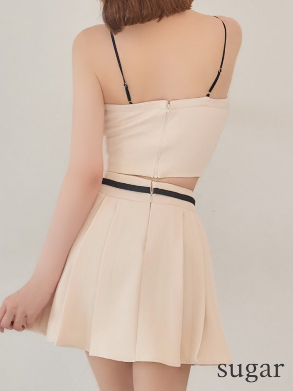 ベージュ　モデル：れみれみ　身長：163cm　着用サイズ：Sサイズ