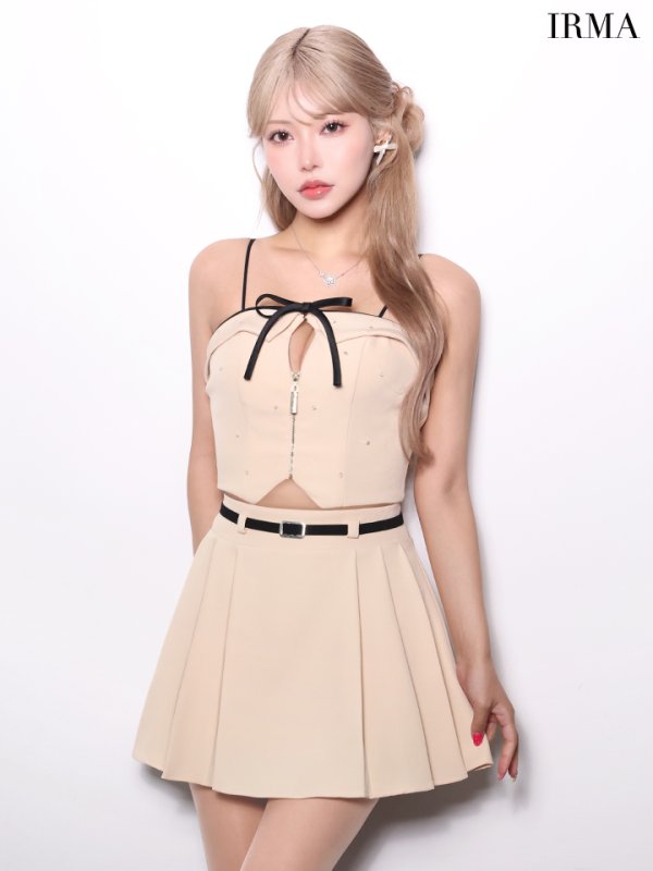 ベージュ　モデル：如月れい　身長：156cm　着用サイズ：Sサイズ