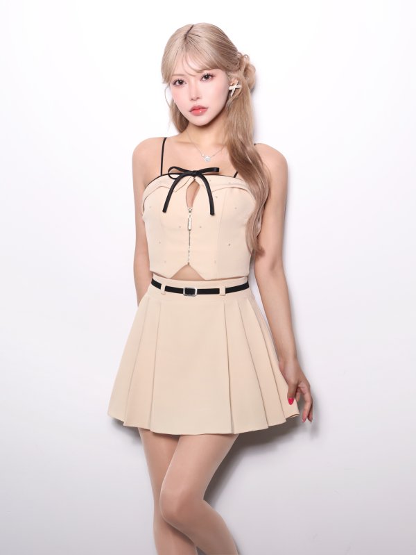 ベージュ　モデル：如月れい　身長：156cm　着用サイズ：Sサイズ