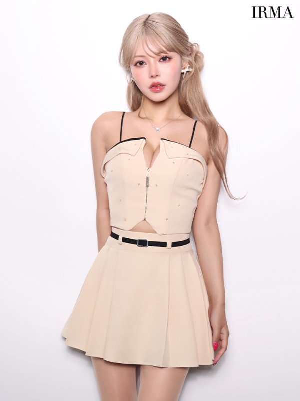 ベージュ　モデル：如月れい　身長：156cm　着用サイズ：Sサイズ