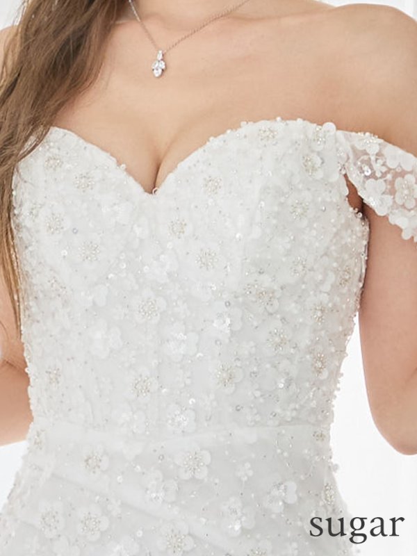 ホワイト　モデル：るりぴ　身長：162cm　着用サイズ：Sサイズ