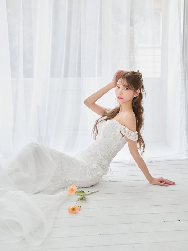 ホワイト　モデル：るりぴ　身長：162cm　着用サイズ：Sサイズ