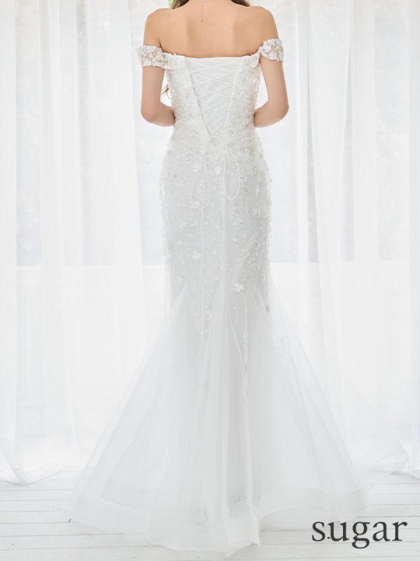 ホワイト　モデル：るりぴ　身長：162cm　着用サイズ：Sサイズ