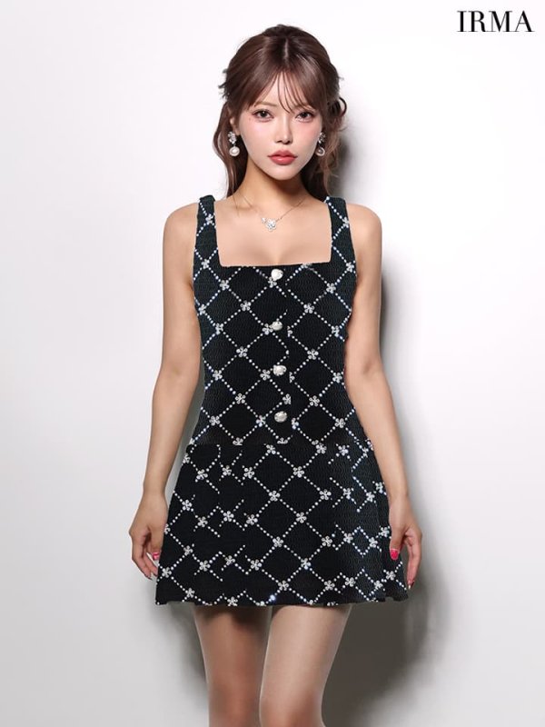 ブラック　モデル：如月れい　身長：156cm　着用サイズ：Sサイズ