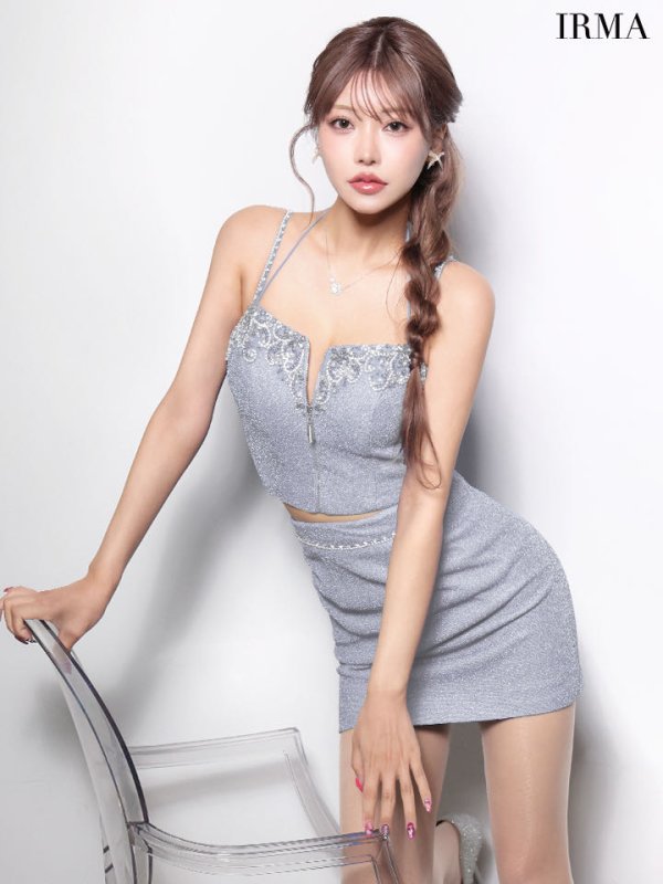 アイリスグレー モデル：如月れい　身長：156cm　着用サイズ：Sサイズ