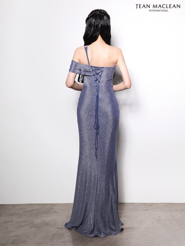 ダークロイヤル モデル：まおちゃる　身長：158cm　着用サイズ：Mサイズ