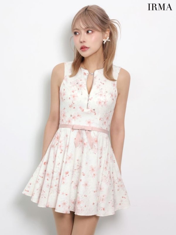 ピンク　モデル：如月れい　身長：156cm　着用サイズ：Sサイズ