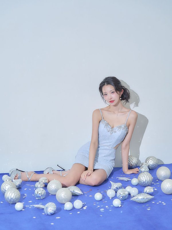 ブルー　モデル：ゆいぴす　身長：170cm　着用サイズ：Sサイズ