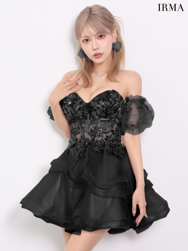 ブラック モデル：如月れい　身長：156cm　着用サイズ：Sサイズ