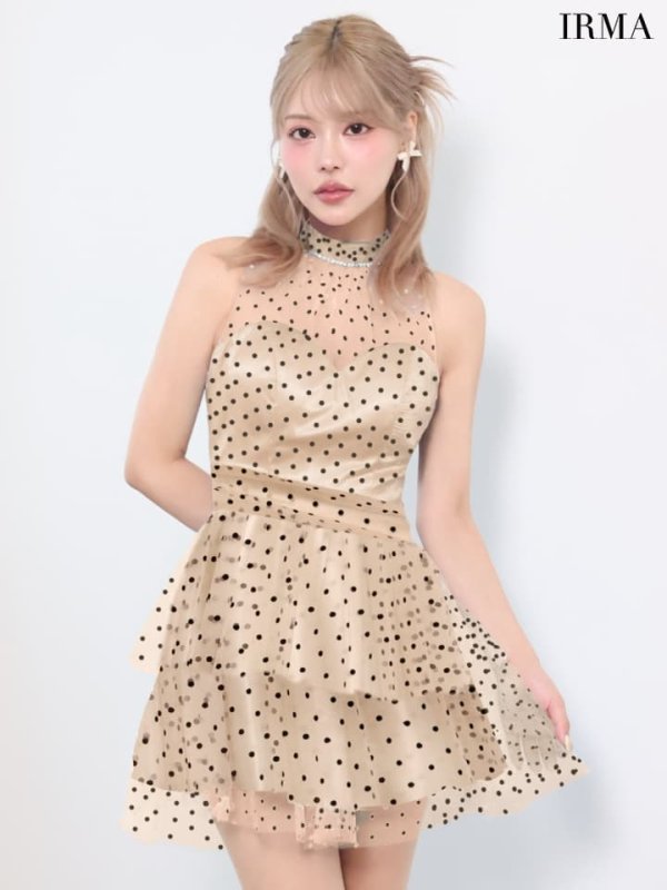 ベージュ モデル：如月れい　身長：156cm　着用サイズ：Sサイズ