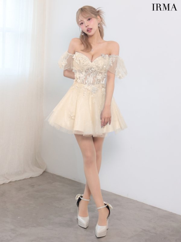クリームイエロー　モデル：如月れい　身長：156cm　着用サイズ：Mサイズ