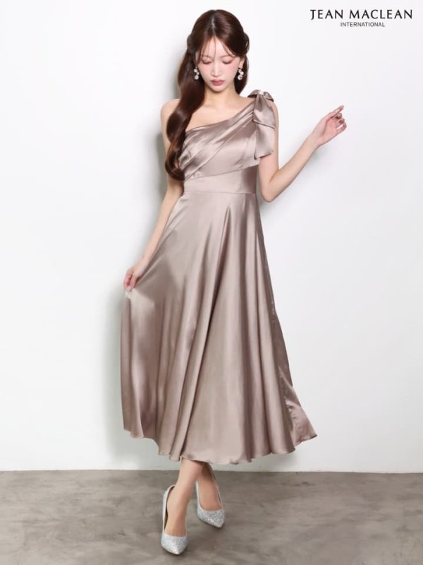 グレージュ　モデル：みほ　身長：162cm　着用サイズ：Sサイズ