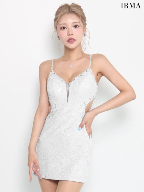 ホワイト　モデル：如月れい　身長：156cm　着用サイズ：Sサイズ