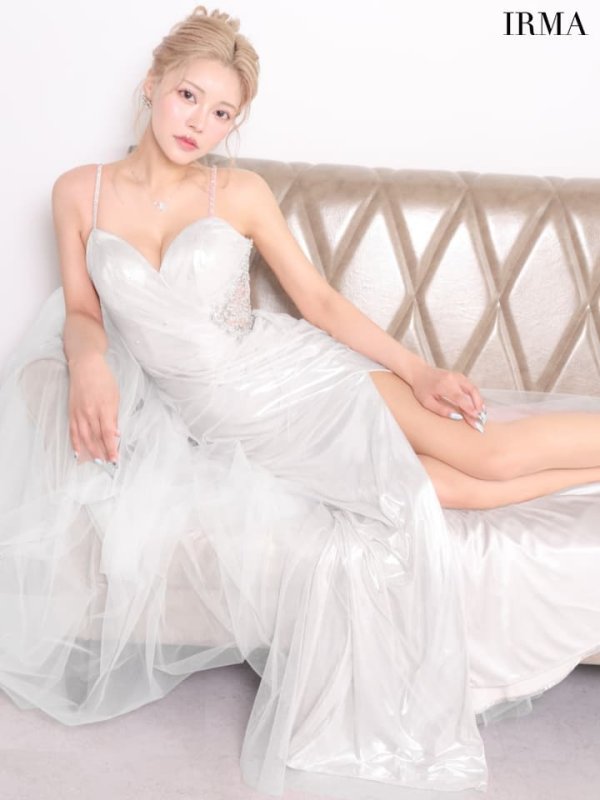 シルバー モデル：如月れい 身長：156cm 着用サイズ：Mサイズ