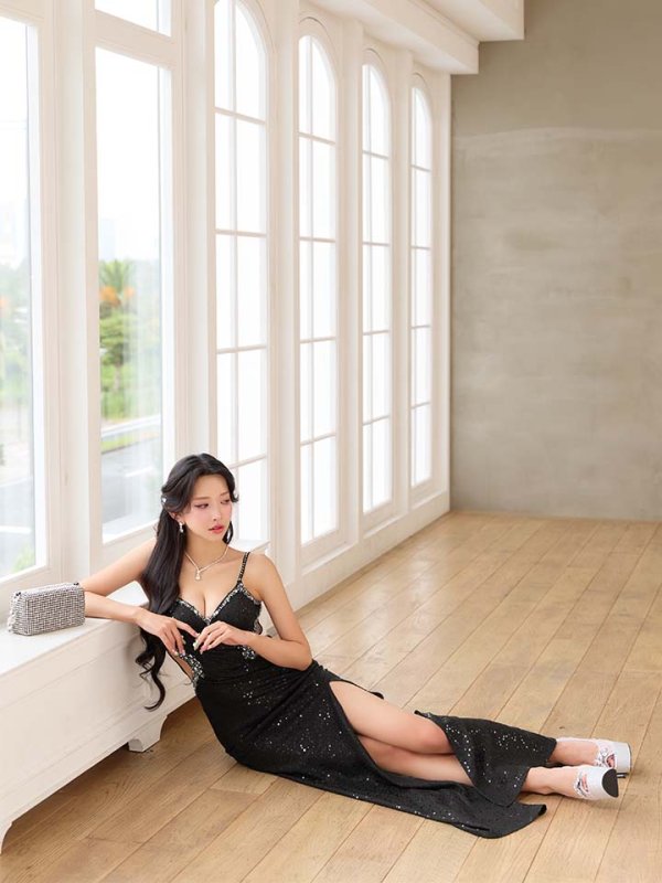 ブラック モデル：ゆいぴす 身長：170cm 着用サイズ：Sサイズ