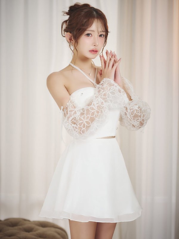 ホワイト　モデル：りな　身長：160cm　着用サイズ：Sサイズ